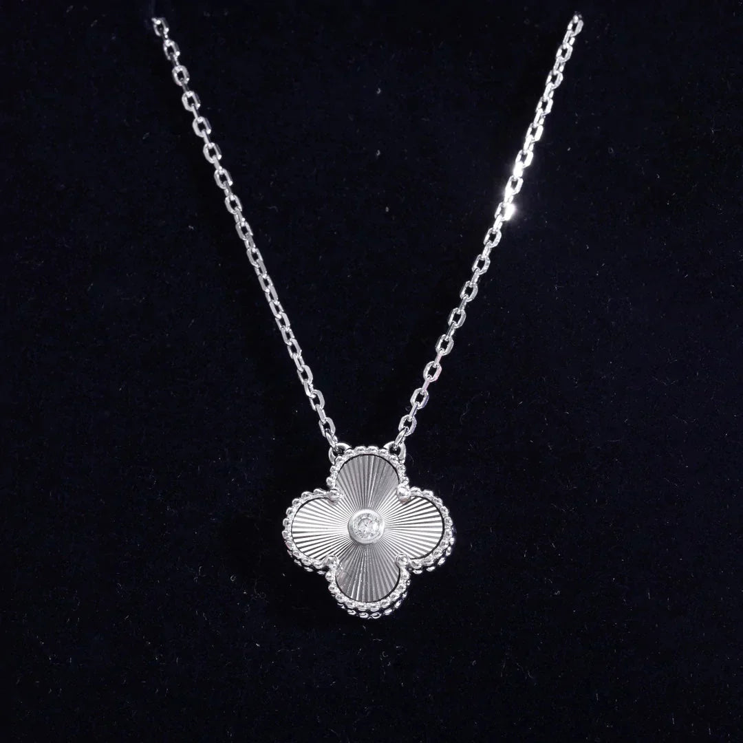 CLOVER NECKLACE SILVER