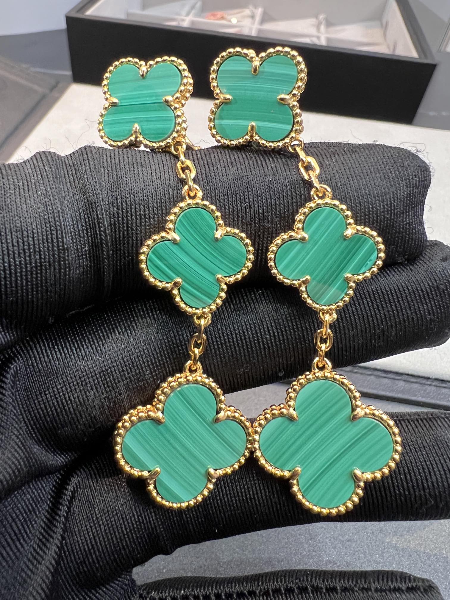 CLOVER MALACHITE 3 MOTIFS GOLD EARRINGS