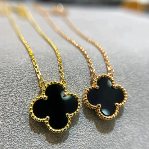 Clover Pendant Onyx Necklace