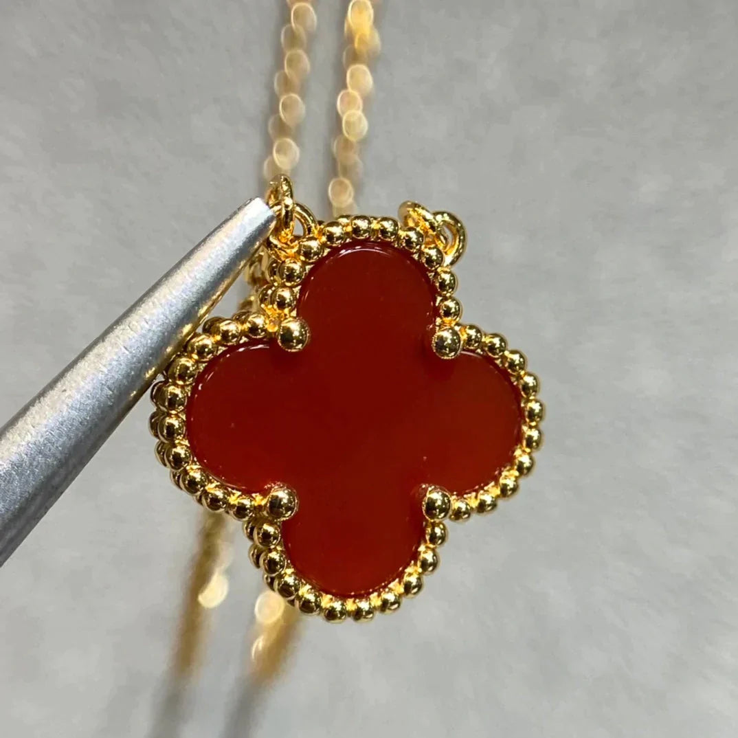 CLOVER PENDANT CARNELIAN NECKLACE