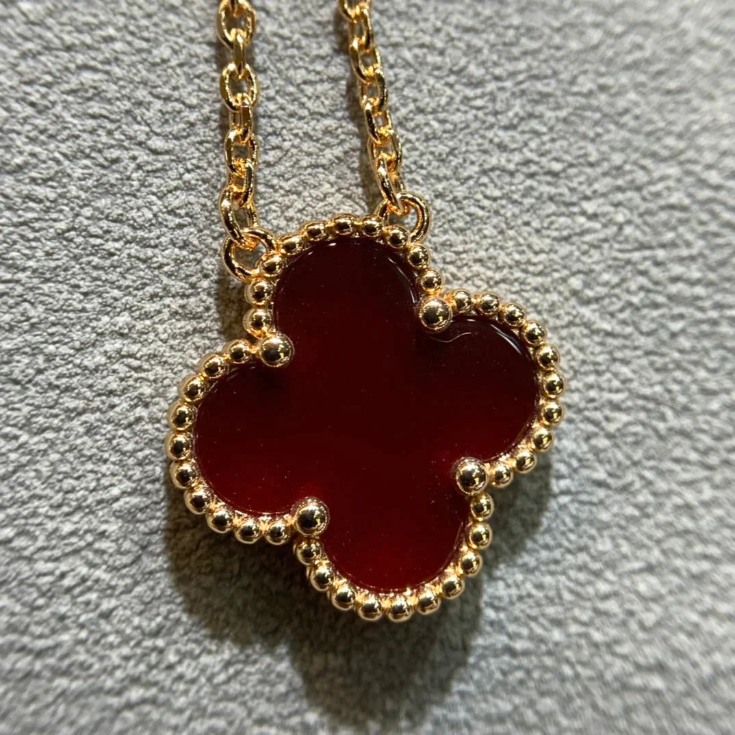 CLOVER PENDANT CARNELIAN NECKLACE