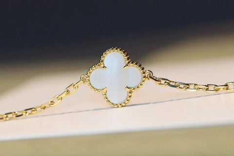 CLOVER 20 MOTIFS WHITE MOP GOLD NECKLACE