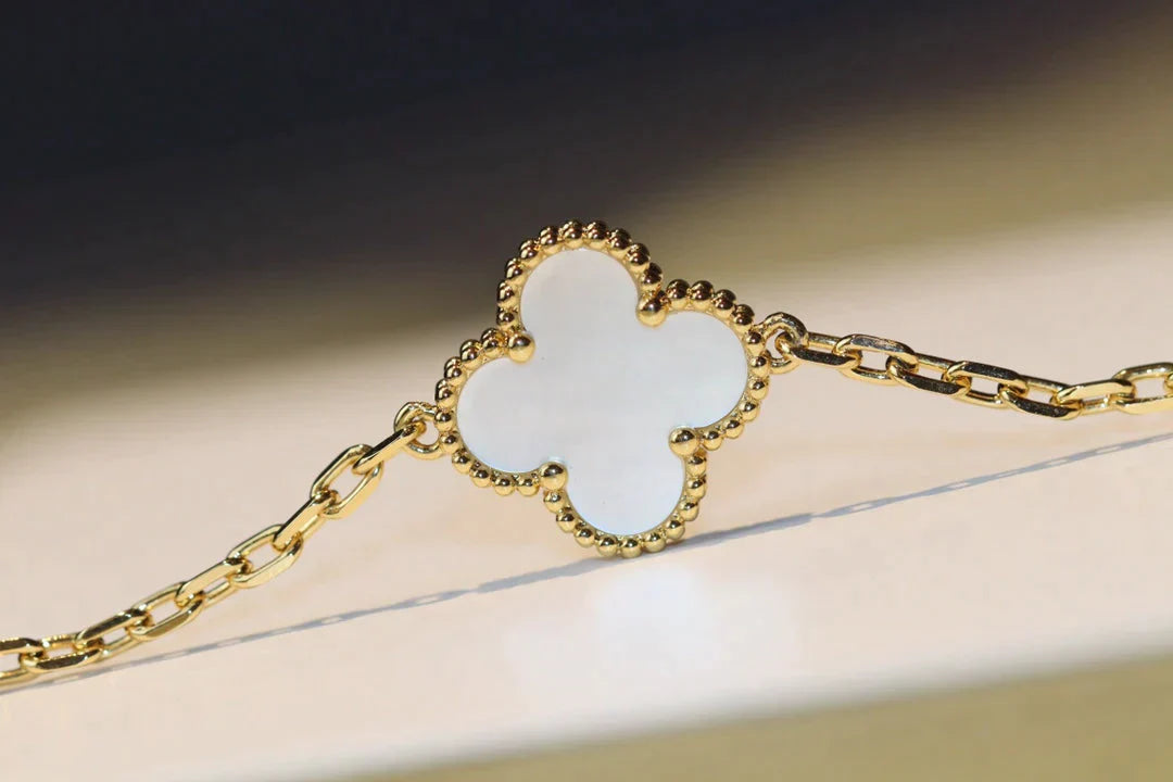 CLOVER 20 MOTIFS WHITE MOP GOLD NECKLACE