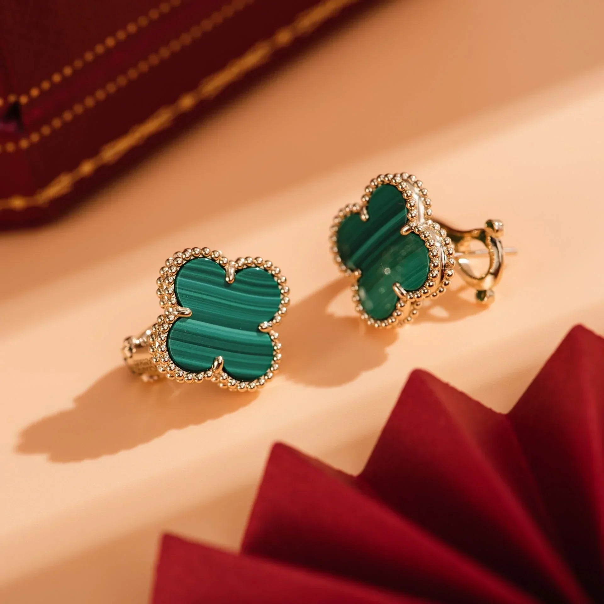 CLOVER MEDIUM MALACHITE PINK GOLD EARRINGS