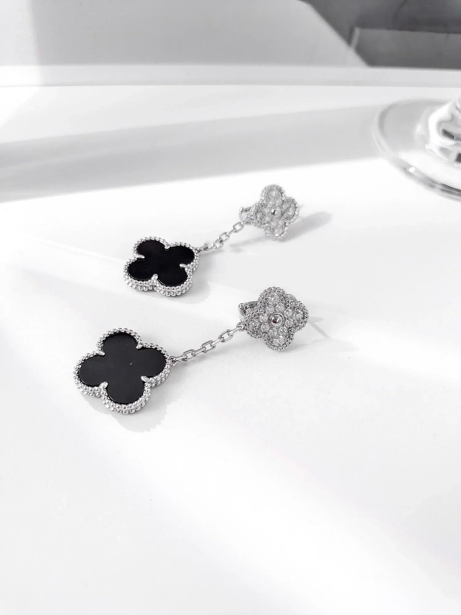 CLOVER 2 MOTIFS SILVER DIAMOND ONYX EARRINGS