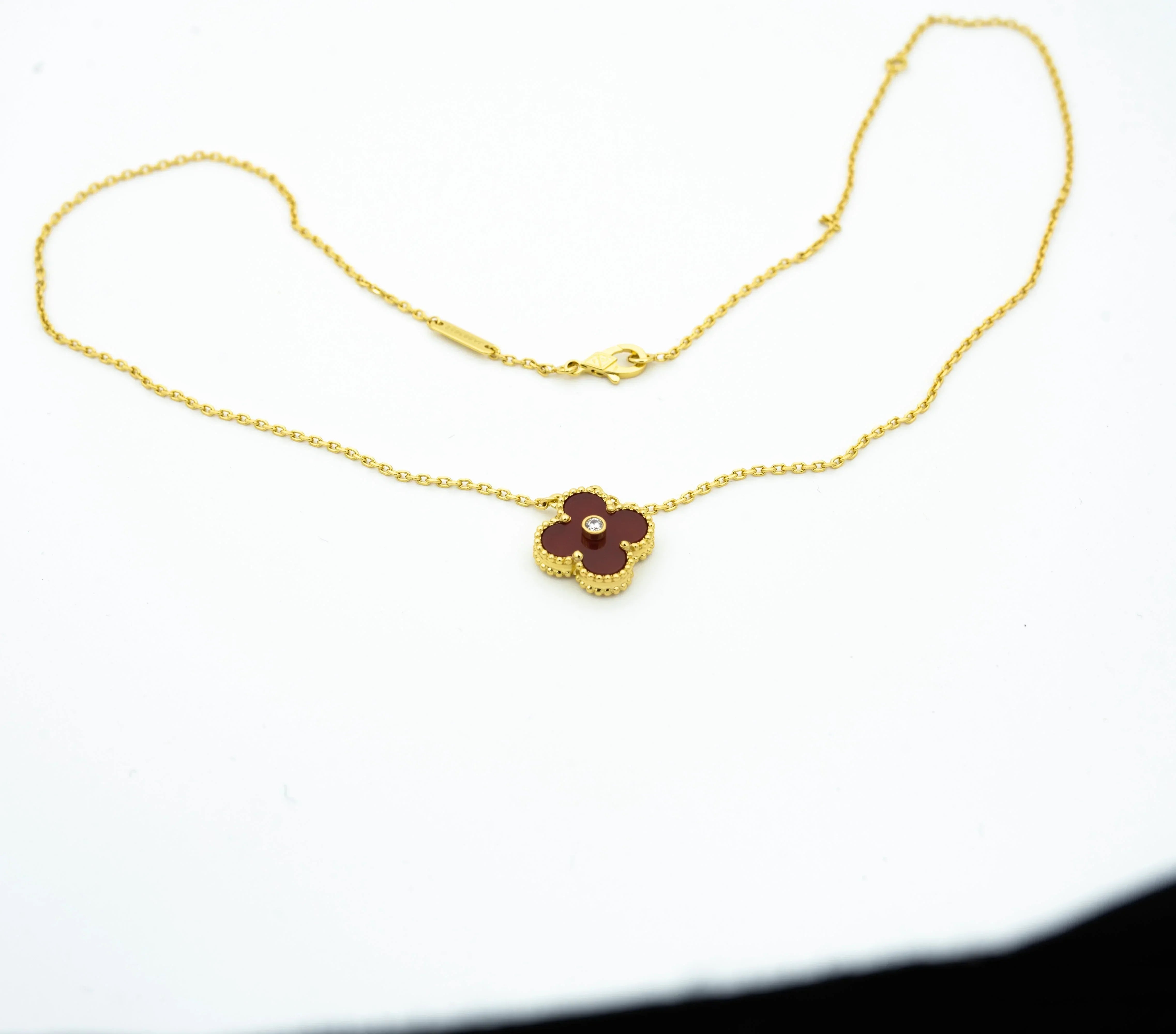 CLOVER NECKLACE GOLD DIAMOND CARNELIAN